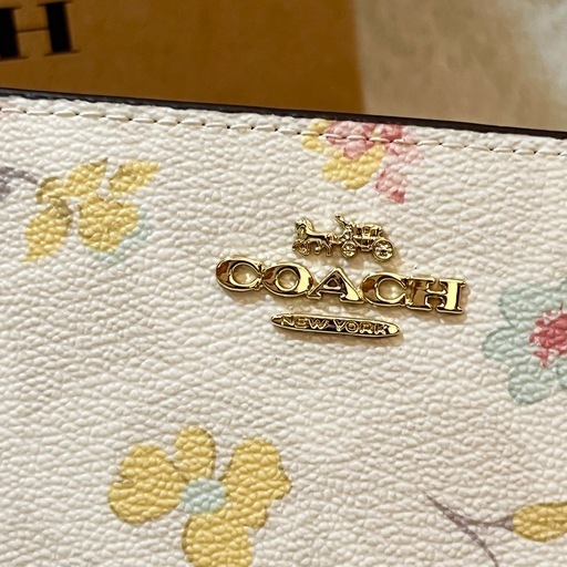 【新品】COACH 折り財布　二つ折り　花柄　コンパクト　プレゼント　箱付き コーチ 財布 COACH 二つ折り 財布 レディース 花柄 ピンク 73017IMORP