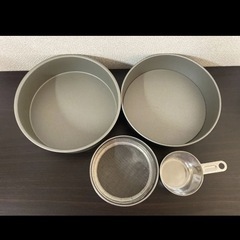 ケーキ丸型×2 粉ふるい　計量カップ　まとめ売りの画像