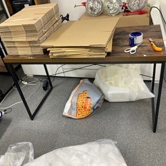 丈夫なテーブル、差し上げます。３台あり、１つは高さ調節可能　の画像