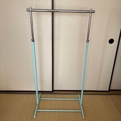 ハンガーラックの画像