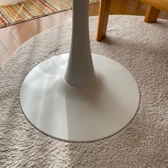 円卓テーブル
の画像