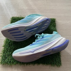 adidas スーパーノヴァ
ライズ　ランニングシューズ　 の画像