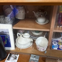 色々なごく普通の食器や湯呑みやらですの画像