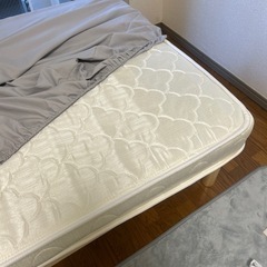 シングルベット(ベッドフレーム、マットレス)の画像