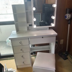 【急ぎ‼︎本日か明日】ドレッサー　椅子付き　の画像