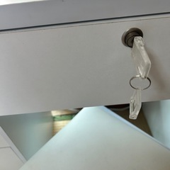 【急ぎ‼︎本日か明日】ドレッサー　椅子付き　の画像