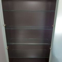 食器棚 大型キャビネット木製  扉ガラス張り 棚板ガラス  の画像