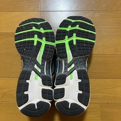 アシックスランニングシューズの画像