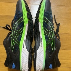 アシックスランニングシューズの画像