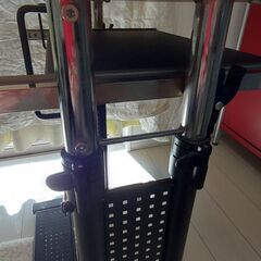 パソコンデスク 金属製 高さ調整可能の画像