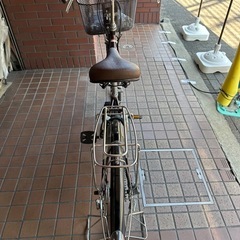 26インチ　YAMAHA　内装３段変速　ハンドルロック機能付き　電動アシスト自転車　茶色の画像