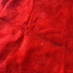 大人気IKEAの赤い丸いじゅうたんの画像