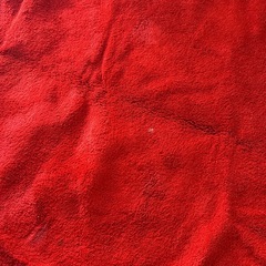 大人気IKEAの赤い丸いじゅうたんの画像