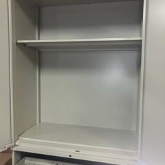 J606⭐️オフィスロッカー　鍵付き　棚分割可能の画像