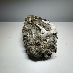 ▲水晶 クォーツ パイライト ガレナ 共生鉱物 原石 天然石の画像