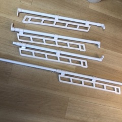無料　突っ張り棒　ハンガー掛け付き　4本セットの画像