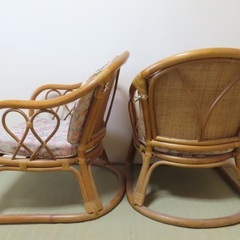 無料(値下げ)⚠︎アンティークラタンチェア　二人掛けテーブルセット　ラウンジチェア　籐　家具　椅子　テーブルの画像