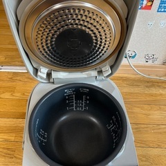 愛知　炊飯器　5.5合炊きPanasonic SR-HVE1000の画像