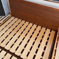 ダブルベッドフレームの画像