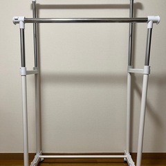 ニトリ 頑丈な横伸縮ハンガーラック ダブル(YB2c01 ホワイト)の画像