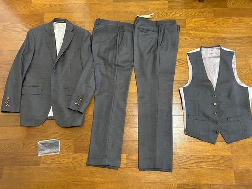 エルメネジルドゼニア 3ピーススーツ 日本製 スリムフィット グレー 2パンツ