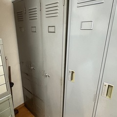 スチール製ロッカー、スチール製棚の画像