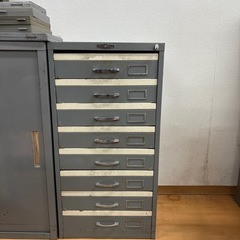 スチール製ロッカー、スチール製棚の画像