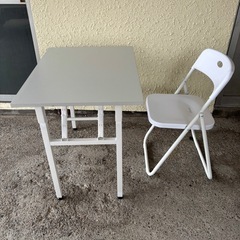 折り畳みテーブルイスセットの画像