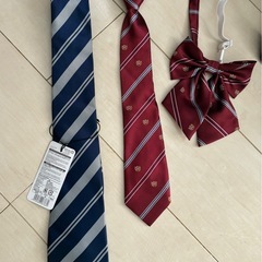 スクールバッグ、ネクタイ、リボンセットの画像