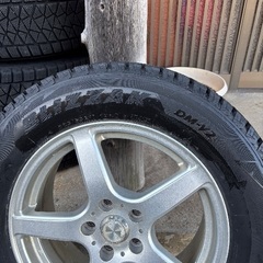 スタッドレスタイヤの画像