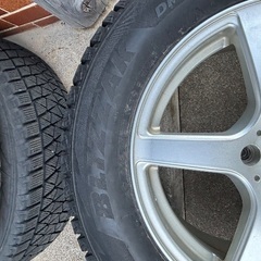 スタッドレスタイヤの画像