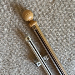 2メートルくらいのカーテンレール　木製の画像