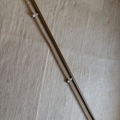 2メートルくらいのカーテンレール　木製の画像