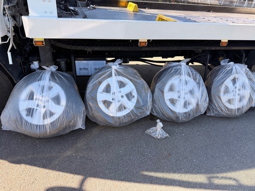 決まりました　30プリウス　　中古スタッドレスタイヤ4本