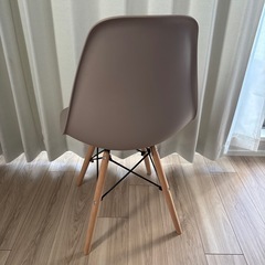 ニトリ 北欧風シンプルシェル型チェア 椅子 ダイニングチェア　グレージュ③の画像