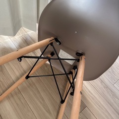 ニトリ 北欧風シンプルシェル型チェア 椅子 ダイニングチェア　グレージュ③の画像