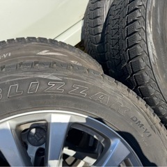 スタッドレスタイヤの画像