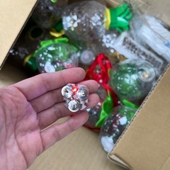 光るドリンクボトルの画像