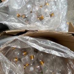 光るドリンクボトルの画像