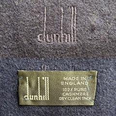 ダンヒルdunhillマフラー ストール ショール スカーフ navy ネイビー紺色系 darkblue ダークブルー青色系 無地ロゴ カシミヤ100% カシミア100%スコットランド製 メンズmen’s男性用紳士の画像