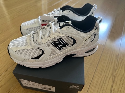 スニーカー New balance 530