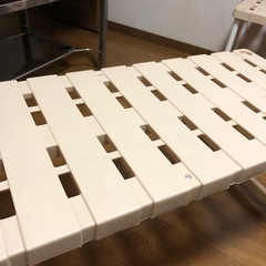 ベンチ　プラスチック　分解可能　２つあり　　　の画像