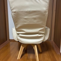 白のレザーソファーリクライニング付き
の画像