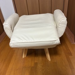 白のレザーソファーリクライニング付き
の画像