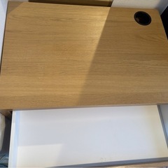 IKEA MICKE デスク（オーク調）の画像