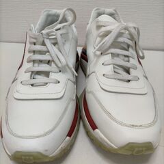 【糸島市内 送料無料】Salvatore Ferragamo フェラガモ レザースニーカー　白×赤　 フェラガモ ガンチーニ ロゴ スニーカー 白　赤 レザー メンズ シューズ 人気モデル　251117-5Yの画像