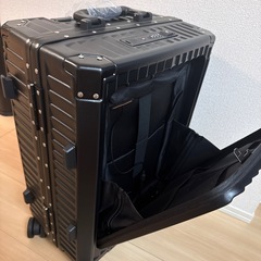 新品未使用‼️交渉🉑スーツケース🧳 旅行 トラベル 便利 USB、Type-C充電付きドリンクケース アタッシュケース 旅行バッグ バック 学生 社会人 修学旅行　の画像