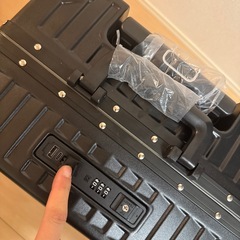 新品未使用‼️交渉🉑スーツケース🧳 旅行 トラベル 便利 USB、Type-C充電付きドリンクケース アタッシュケース 旅行バッグ バック 学生 社会人 修学旅行　の画像