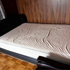 クイーンサイズベット、マットレス付き サイズ205cm x 155cmの画像