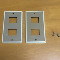 2口のコンセントカバー　2ヶの画像